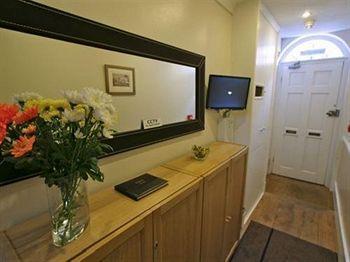 Ei8ht Guest Apartahotel 4*